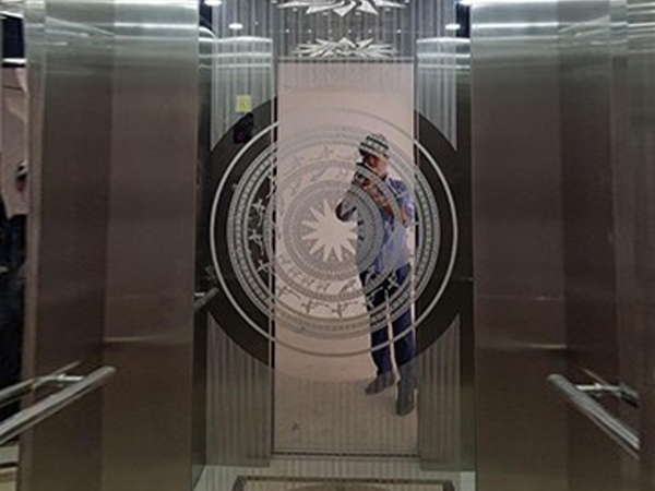 Otis Elevator utiliza placa de acero inoxidable FEROSTEEL para decorar el ascensor