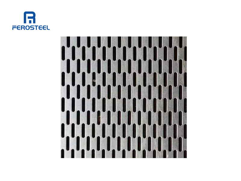 Paneles perforados de acero inoxidable con orificios oblongos para ventilación y diseño